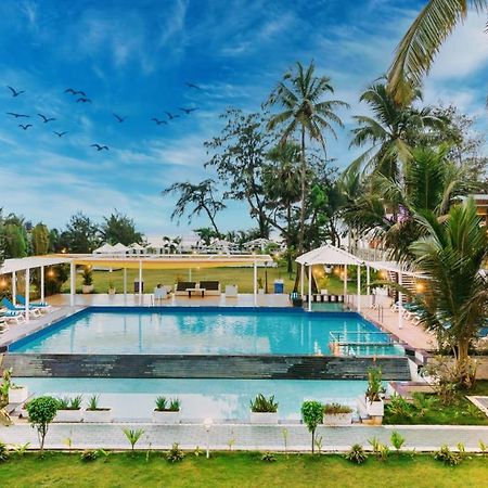 Foxoso La Beach Resort & Spa Old Goa Bagian luar foto
