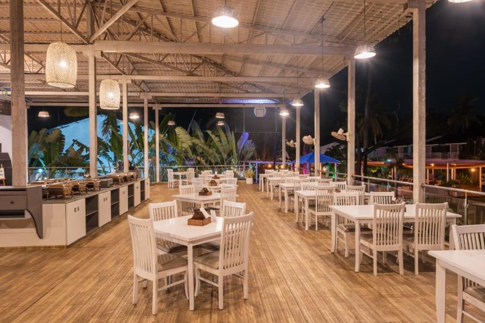 Foxoso La Beach Resort & Spa Old Goa Bagian luar foto