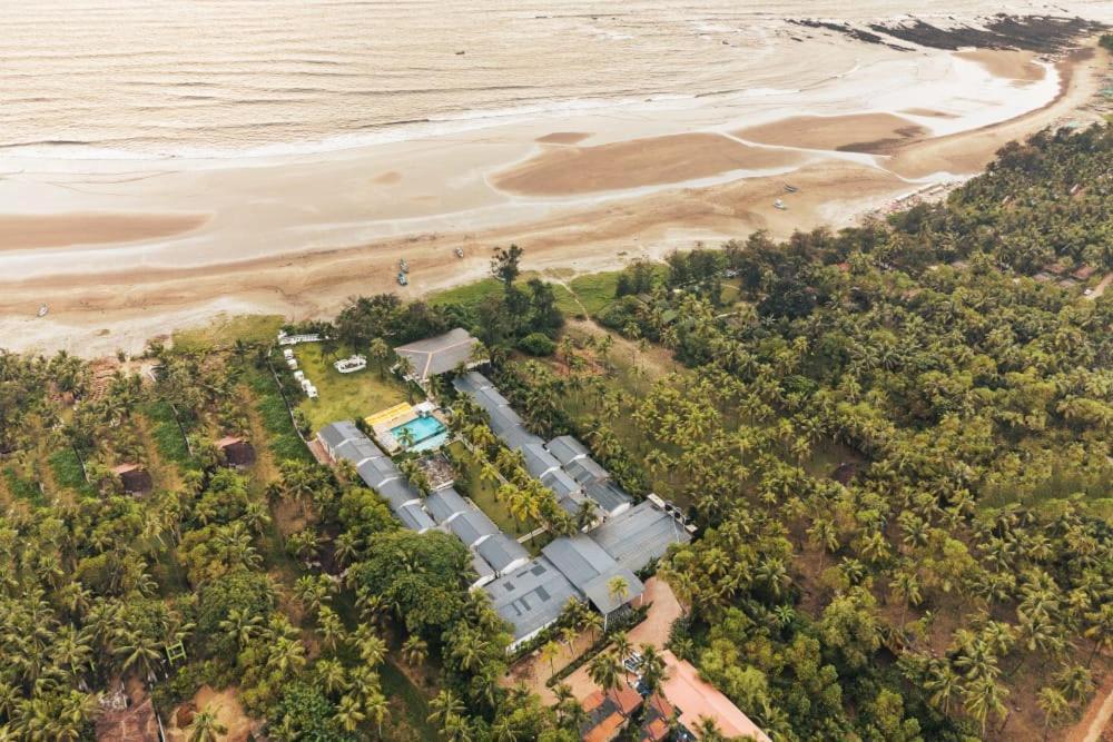 Foxoso La Beach Resort & Spa Old Goa Bagian luar foto