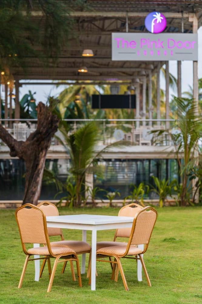Foxoso La Beach Resort & Spa Old Goa Bagian luar foto