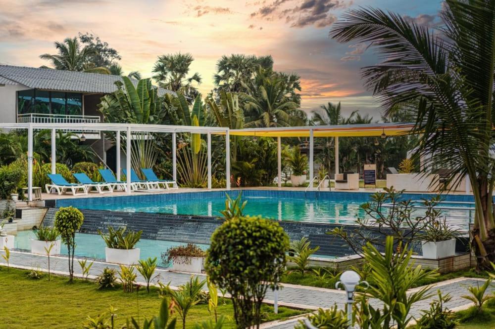 Foxoso La Beach Resort & Spa Old Goa Bagian luar foto