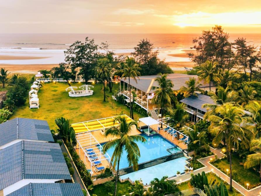 Foxoso La Beach Resort & Spa Old Goa Bagian luar foto